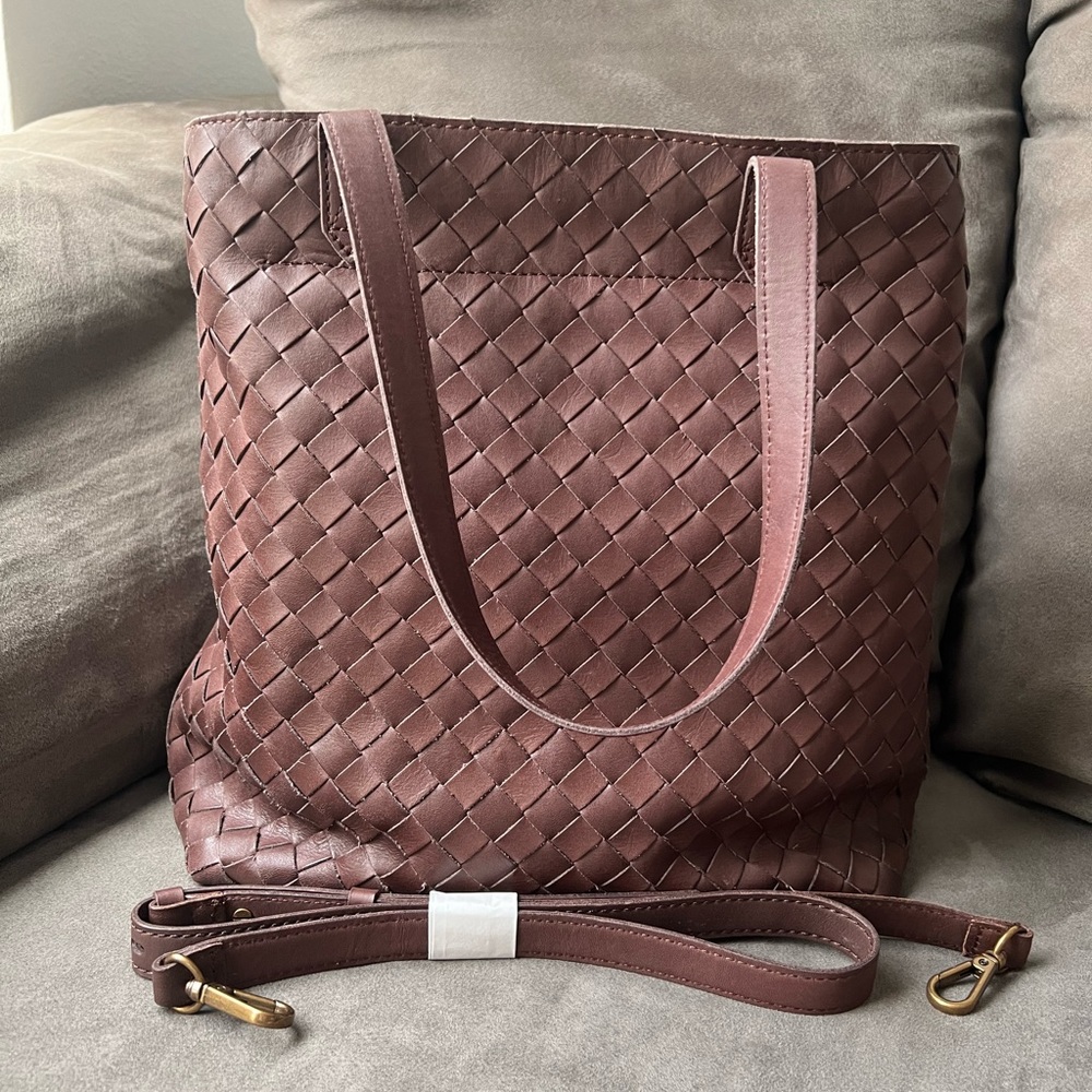 💕Authentic Madewell The Medium Transport tote in Woven Leather💕